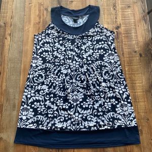 Perfect lightweight dress. Neckline is very sexy.